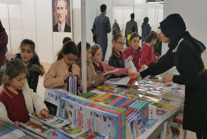 6.-trabzon-kitap-fuari-basladi-2.jpg