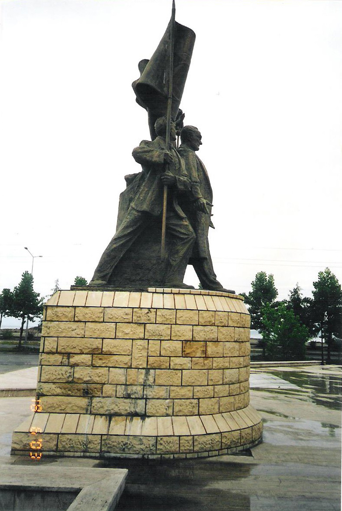 75.yil-ataturk-ve-genclik-aniti-rize-3.jpg