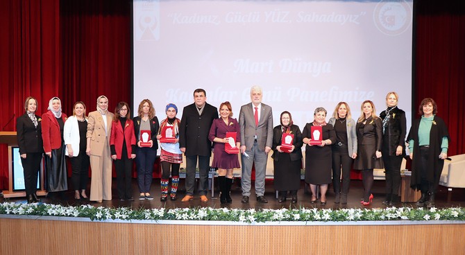 8-mart-dunya-kadinlar-gunu-paneli-tobb-rize-kadin-girisimciler-kurulu-ile-rize-ticaret-ve-sanayi-odasi-isbirliginde-gerceklestirildi-11.jpg
