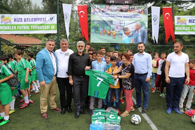 8.-cay-ve-yaz-sporlari-festivali-futbol-turnuvasi-basladi-(2).jpg