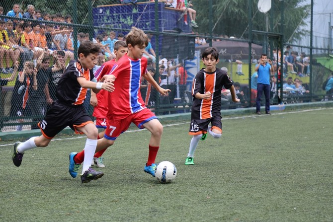 8.-cay-ve-yaz-sporlari-festivali-futbol-turnuvasi-basladi-(6).jpg