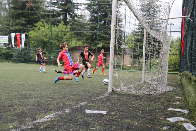 8.-cay-ve-yaz-sporlari-festivali-futbol-turnuvasi-basladi-(7).jpg