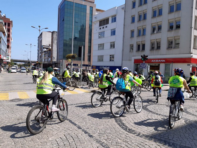 9.-yesilay-bisiklet-turu-rizede-gerceklestirildi-(3).jpg