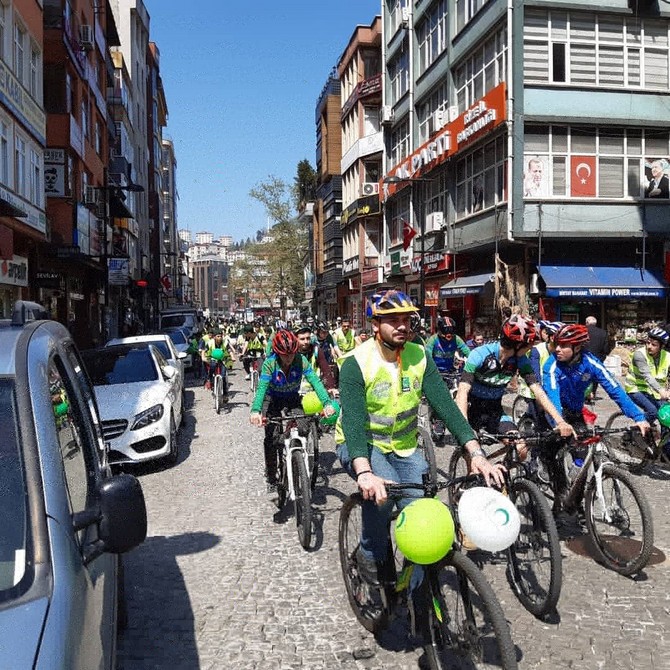 9.-yesilay-bisiklet-turu-rizede-gerceklestirildi-(4).jpg