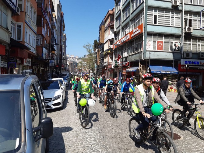 9.-yesilay-bisiklet-turu-rizede-gerceklestirildi-(7).jpg