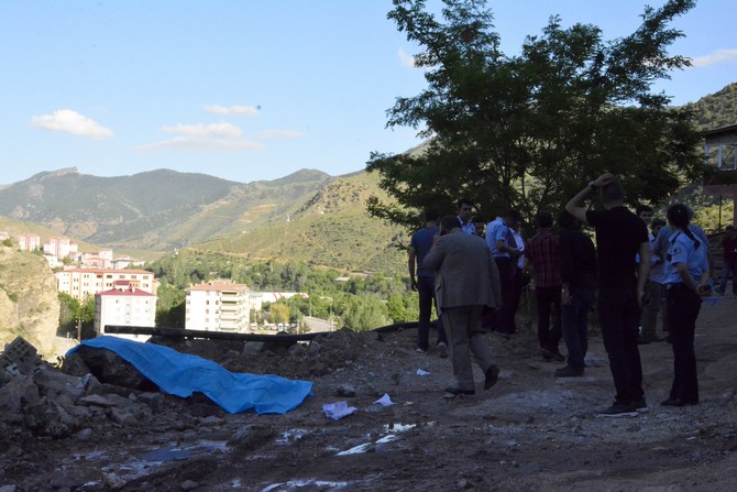 abdullah-atakan-ozturkmenoglu-uzerine-tas-dusen-universiteli-hayatini-kaybetti-(2)-001.jpg