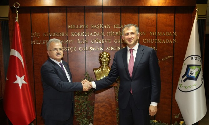 acara-ozerk-cumhuriyeti-baskani-pataradze,-rize-belediye-baskani-resat-kasapi-ziyaret-etti-(11).jpg