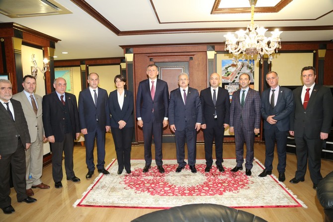 acara-ozerk-cumhuriyeti-baskani-pataradze,-rize-belediye-baskani-resat-kasapi-ziyaret-etti-(9).jpg