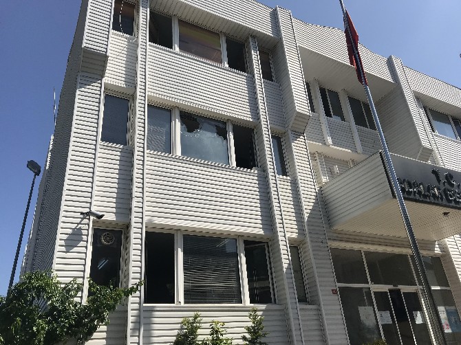 adalar-belediye-binasina-pompali-saldiri-(1).jpg