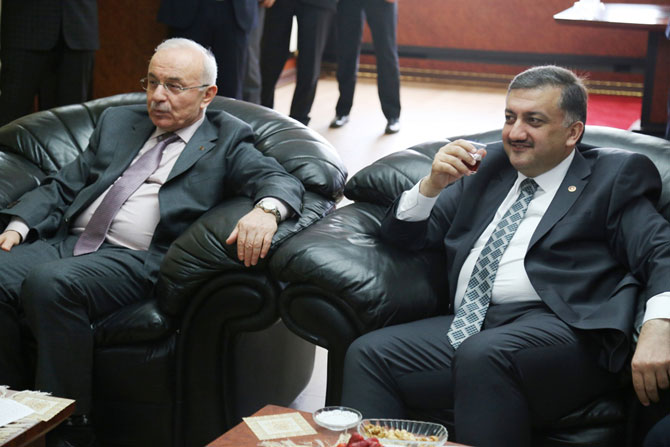 adalet-bakani-kenan-ipek-ve-cumhurbaskanligi-genel-sekreteri-fahri-kasirga,-rize-belediye-baskani-prof.-dr.-resat-kasap’i-belediye-baskanliginda-ziyaret-etti1.jpg