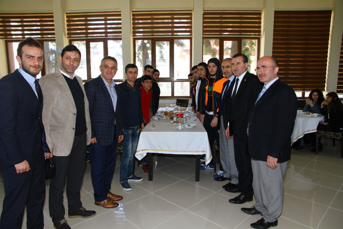 adayi-osman-askin-bak,-recep-tayyip-erdogan-universitesi’nde-ogrenim-goren-yabanci-uyruklu-ogrencilerle-bir-araya-geldi2.jpg adayi-osman-askin-bak,-recep-tayyip-erdogan-universitesi’nde-ogrenim-goren-yabanci-uyruklu-ogrencilerle-bir-araya-geldi2.jpg