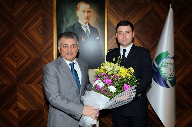 adem-cakici,-rize-polis-meslek-egitim-merkezi-ve-emniyet-personelinden-olusan-bir-heyetle-vali-ersin-yaziciyi-makaminda-ziyaret-etti-(1).jpg