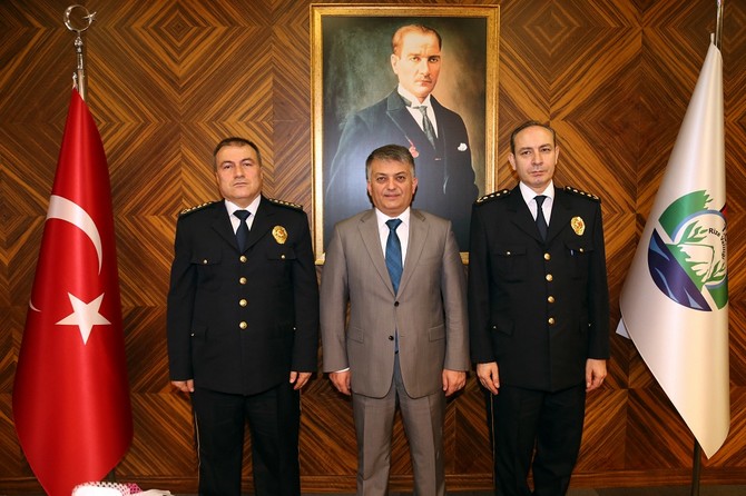 adem-cakici,-rize-polis-meslek-egitim-merkezi-ve-emniyet-personelinden-olusan-bir-heyetle-vali-ersin-yaziciyi-makaminda-ziyaret-etti-(4).jpg
