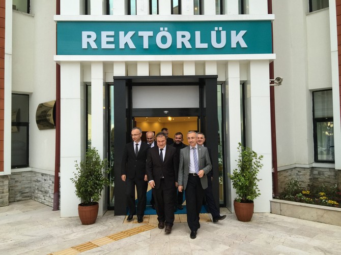 adem-cakicidan-rteu-rektoru-huseyin-karamana-veda-ziyareti-(6).jpg