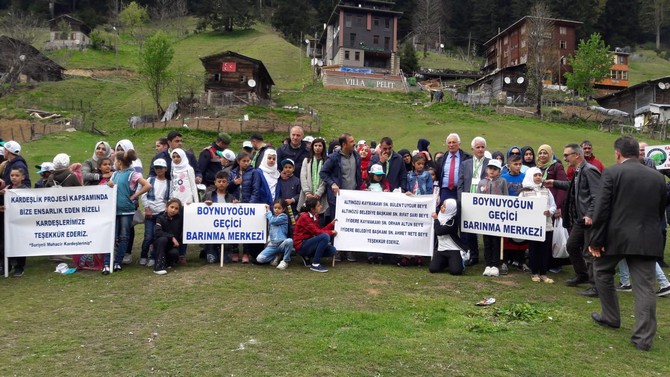 afrinli-cocuklar-rize’de-moral-depoladi-(1).jpg