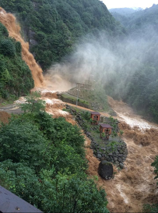 agaran-selalesi-rize’deki-siddetli-yagis-turistik-selaleyi-iste-bu-hale-getirdi1.jpg agaran-selalesi-rize’deki-siddetli-yagis-turistik-selaleyi-iste-bu-hale-getirdi1.jpg