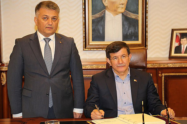 ahmet-davutoglu-rize-valiliginde-3.jpg ahmet-davutoglu-rize-valiliginde-3.jpg