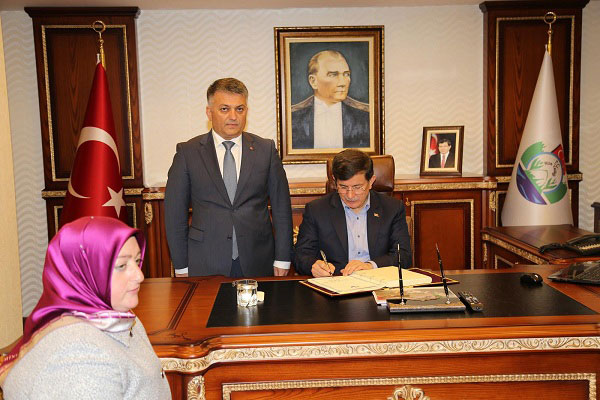 ahmet-davutoglu-rize-valiliginde-4.jpg ahmet-davutoglu-rize-valiliginde-4.jpg