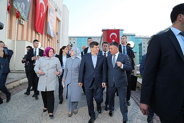 ahmet-davutoglu-rize-valiliginde-7.jpg ahmet-davutoglu-rize-valiliginde-7.jpg