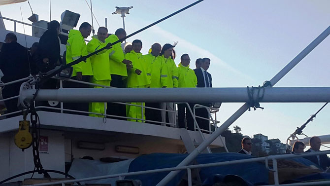 ahmet-davutoglu-samsunda-denize-acildi-2.jpg ahmet-davutoglu-samsunda-denize-acildi-2.jpg