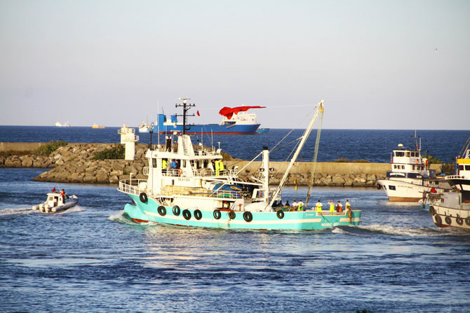 ahmet-davutoglu-samsunda-denize-acildi-3.jpg ahmet-davutoglu-samsunda-denize-acildi-3.jpg