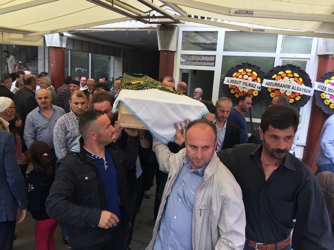 ahmet-kabilin-annesi-havva-kabilin-cenaze-toreni-(16).jpg