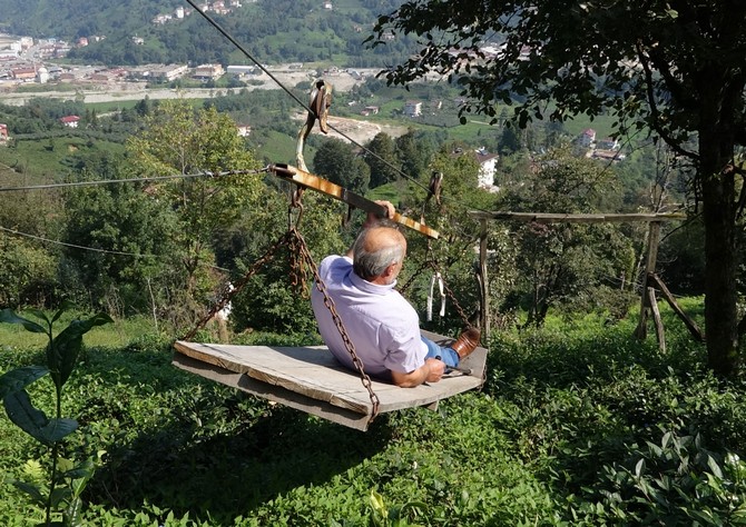 ahmet-kur-rizeli-engelli-vatandas-evine-ilkel-teleferikle-ulasim-sagliyor-(2).jpg