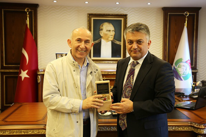 ahmet-simsirgil,-vali-ersin-yazici’yi-makaminda-ziyaret-etti3.jpg ahmet-simsirgil,-vali-ersin-yazici’yi-makaminda-ziyaret-etti3.jpg