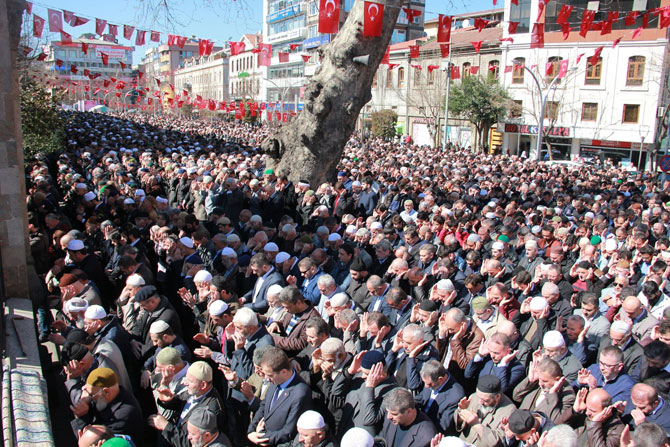 ahmet-yasar-hocaefendi-son-yolculuguna-ugurlandi2.jpg ahmet-yasar-hocaefendi-son-yolculuguna-ugurlandi2.jpg