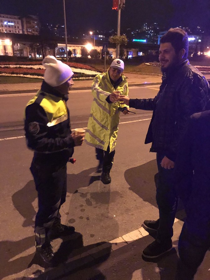 ak-genclik-yilin-son-gununde-polisinin-yaninda!-(1).jpg