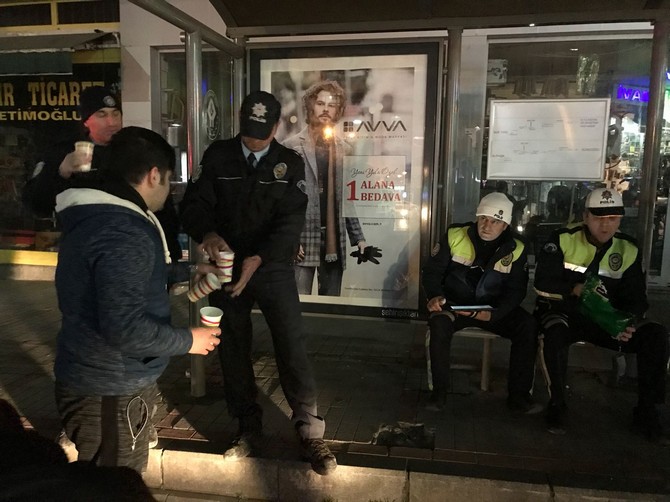ak-genclik-yilin-son-gununde-polisinin-yaninda!-(3).jpg