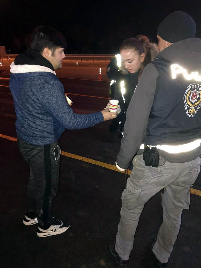 ak-genclik-yilin-son-gununde-polisinin-yaninda!-(6).jpg