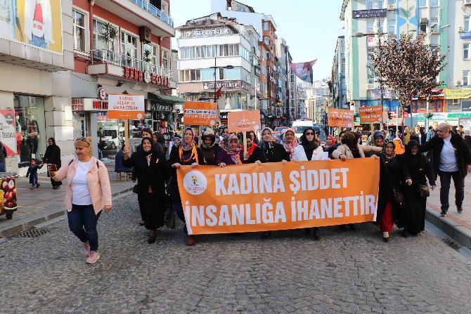 ak-kadinlardan-kadina-siddete-hayir-yuruyusu-(6).jpg