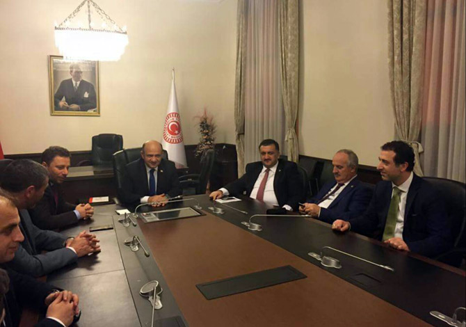 ak-kadrolardan-tbmm-baskani-ismail-kahramana-ziyaret-3.jpg ak-kadrolardan-tbmm-baskani-ismail-kahramana-ziyaret-3.jpg