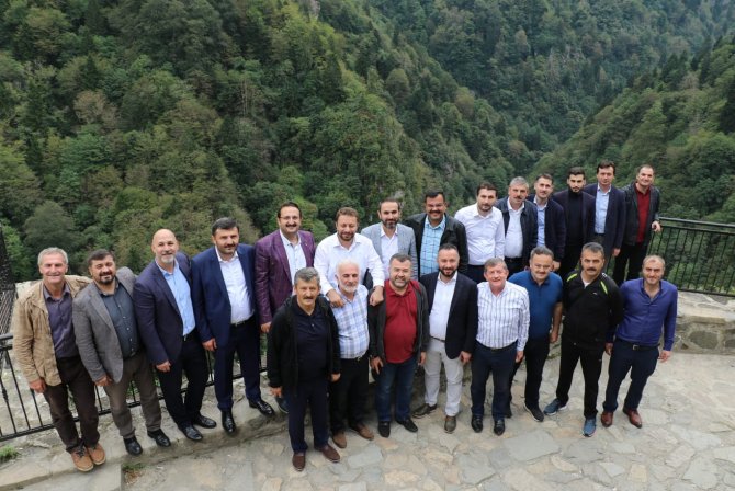 ak-parti’de-karadeniz-bolgesi-il-baskanlari-rize’de-toplandi-(5).jpeg