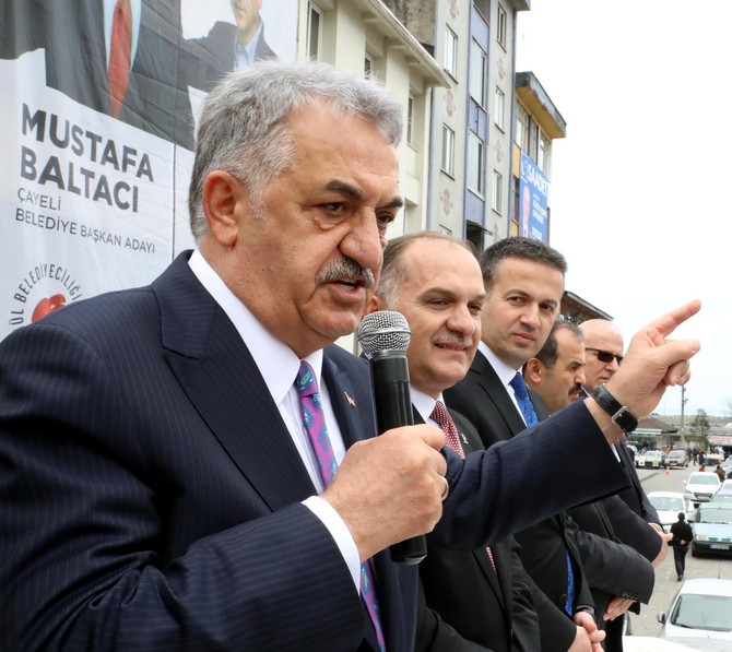 ak-parti-genel-baskan-yardimcisi-hayati-yazici,-secim-calismalari-icin-geldigi-cayeli-ilcesinde-vatandaslara-hitap-etti-(4).jpg