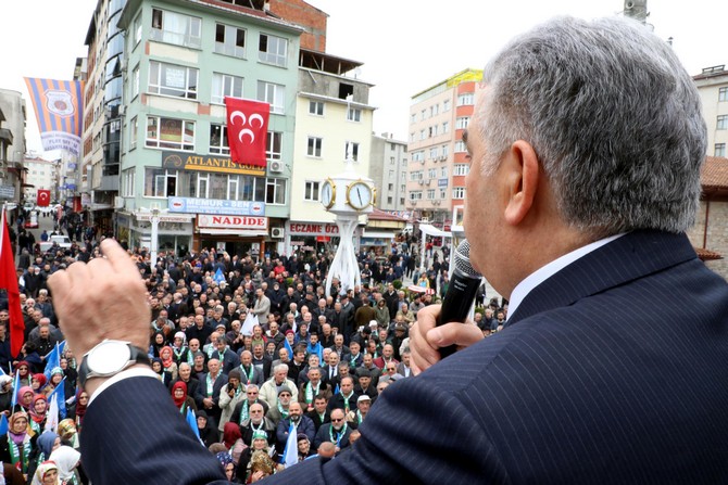 ak-parti-genel-baskan-yardimcisi-hayati-yazici,-secim-calismalari-icin-geldigi-cayeli-ilcesinde-vatandaslara-hitap-etti-(5).jpg