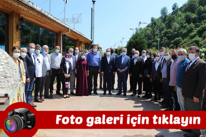 ak-parti-genel-baskan-yardimcisi-hayati-yazici-rizenin-derepazari-ilcesinde-esnaf-ziyaretinde-bulundu-yazici-vatandaslarla-sohbet-etti.jpg