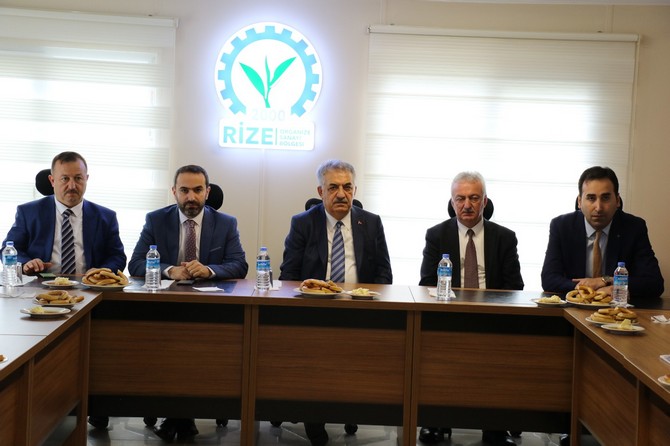 ak-parti-genel-baskan-yardimcisi-ve-rize-milletvekili-hayati-yazici,-rize-organize-sanayi-bolgesi’nde-faaliyet-gosteren-isadamlari-ve-sanayicilerle-bir-araya-geldi-(3).jpg