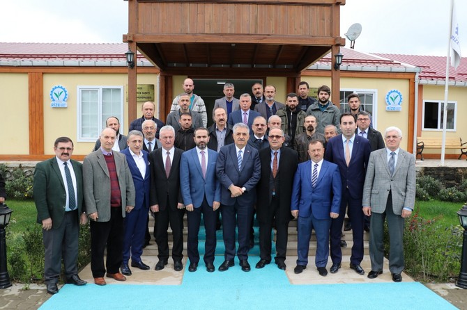 ak-parti-genel-baskan-yardimcisi-ve-rize-milletvekili-hayati-yazici,-rize-organize-sanayi-bolgesi’nde-faaliyet-gosteren-isadamlari-ve-sanayicilerle-bir-araya-geldi-(4).jpg