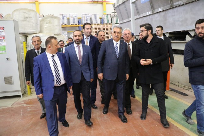 ak-parti-genel-baskan-yardimcisi-ve-rize-milletvekili-hayati-yazici,-rize-organize-sanayi-bolgesi’nde-faaliyet-gosteren-isadamlari-ve-sanayicilerle-bir-araya-geldi-(6).jpg