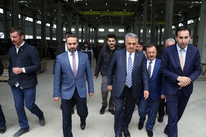 ak-parti-genel-baskan-yardimcisi-ve-rize-milletvekili-hayati-yazici,-rize-organize-sanayi-bolgesi’nde-faaliyet-gosteren-isadamlari-ve-sanayicilerle-bir-araya-geldi-(7).jpg