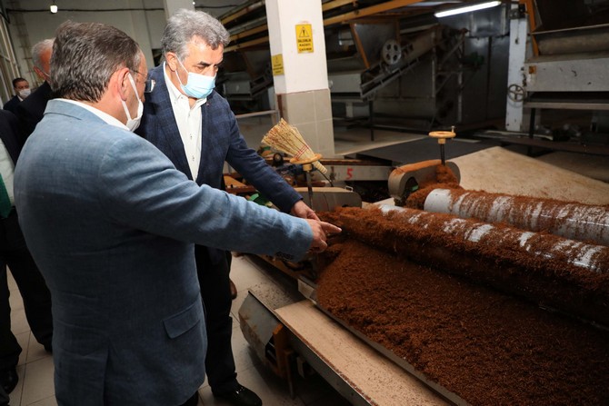 ak-parti-genel-baskan-yardimcisi-yazici-cay-fabrikasini-ziyaret-etti-(3).jpg