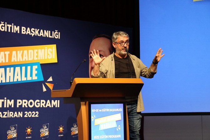 ak-parti-genel-merkez-ar-ge-ve-egitim-baskanligi-tarafindan-turkiye-capinda-bu-hikayenin-kahramani-sensin-slogani-ile-gerceklestirilen-teskilat-akademisi-mahalle-egitim-programinin-rize-ayagi-gerceklesti-5.jpg