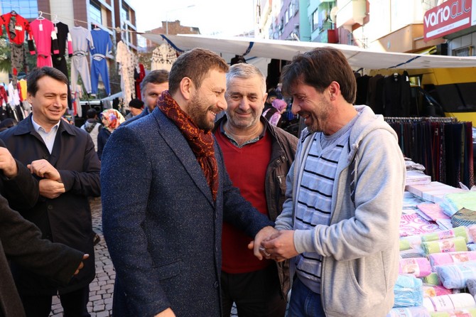 ak-parti-genel-merkez-teskilat-baskan-yardimcisi-ve-rize-milletvekili-muhammed-avci,-rize-merkezdeki-pazar-yeri-esnafini-ziyaret-ederek--pazarcilarla-sohbet-etti-(10).jpg