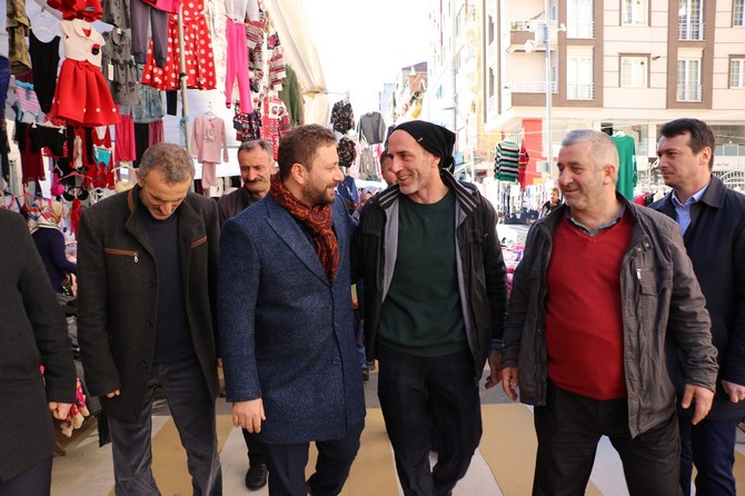 ak-parti-genel-merkez-teskilat-baskan-yardimcisi-ve-rize-milletvekili-muhammed-avci,-rize-merkezdeki-pazar-yeri-esnafini-ziyaret-ederek--pazarcilarla-sohbet-etti-(11).jpg