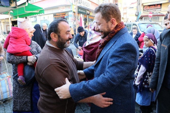 ak-parti-genel-merkez-teskilat-baskan-yardimcisi-ve-rize-milletvekili-muhammed-avci,-rize-merkezdeki-pazar-yeri-esnafini-ziyaret-ederek--pazarcilarla-sohbet-etti-(12).jpg