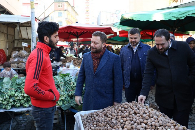 ak-parti-genel-merkez-teskilat-baskan-yardimcisi-ve-rize-milletvekili-muhammed-avci,-rize-merkezdeki-pazar-yeri-esnafini-ziyaret-ederek--pazarcilarla-sohbet-etti-(13).jpg