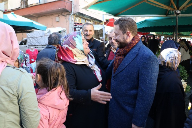 ak-parti-genel-merkez-teskilat-baskan-yardimcisi-ve-rize-milletvekili-muhammed-avci,-rize-merkezdeki-pazar-yeri-esnafini-ziyaret-ederek--pazarcilarla-sohbet-etti-(14).jpg