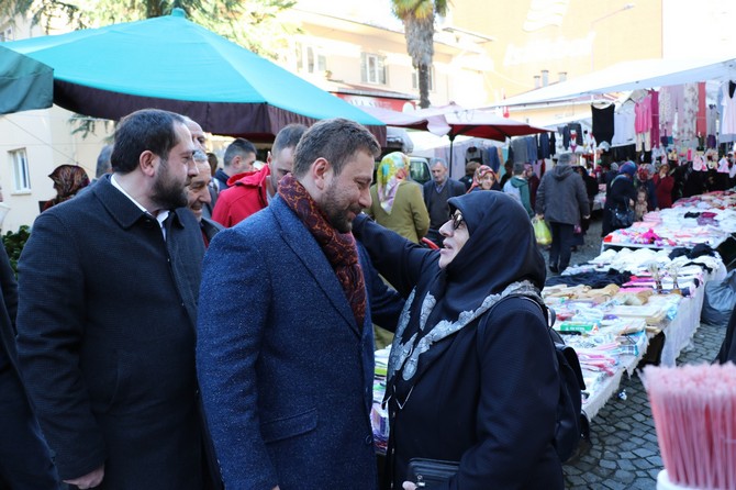 ak-parti-genel-merkez-teskilat-baskan-yardimcisi-ve-rize-milletvekili-muhammed-avci,-rize-merkezdeki-pazar-yeri-esnafini-ziyaret-ederek--pazarcilarla-sohbet-etti-(3).jpg